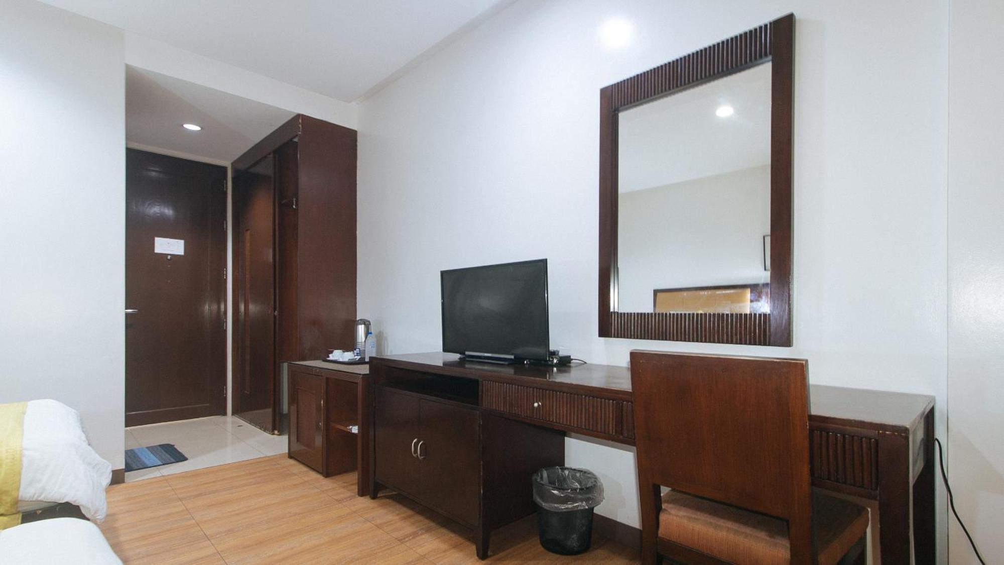 Bliss Hotel San Fernando Pampanga City Экстерьер фото