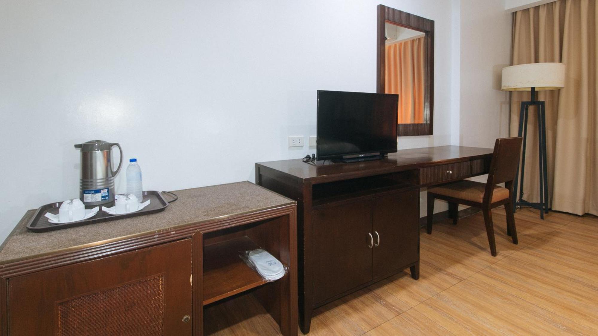 Bliss Hotel San Fernando Pampanga City Экстерьер фото