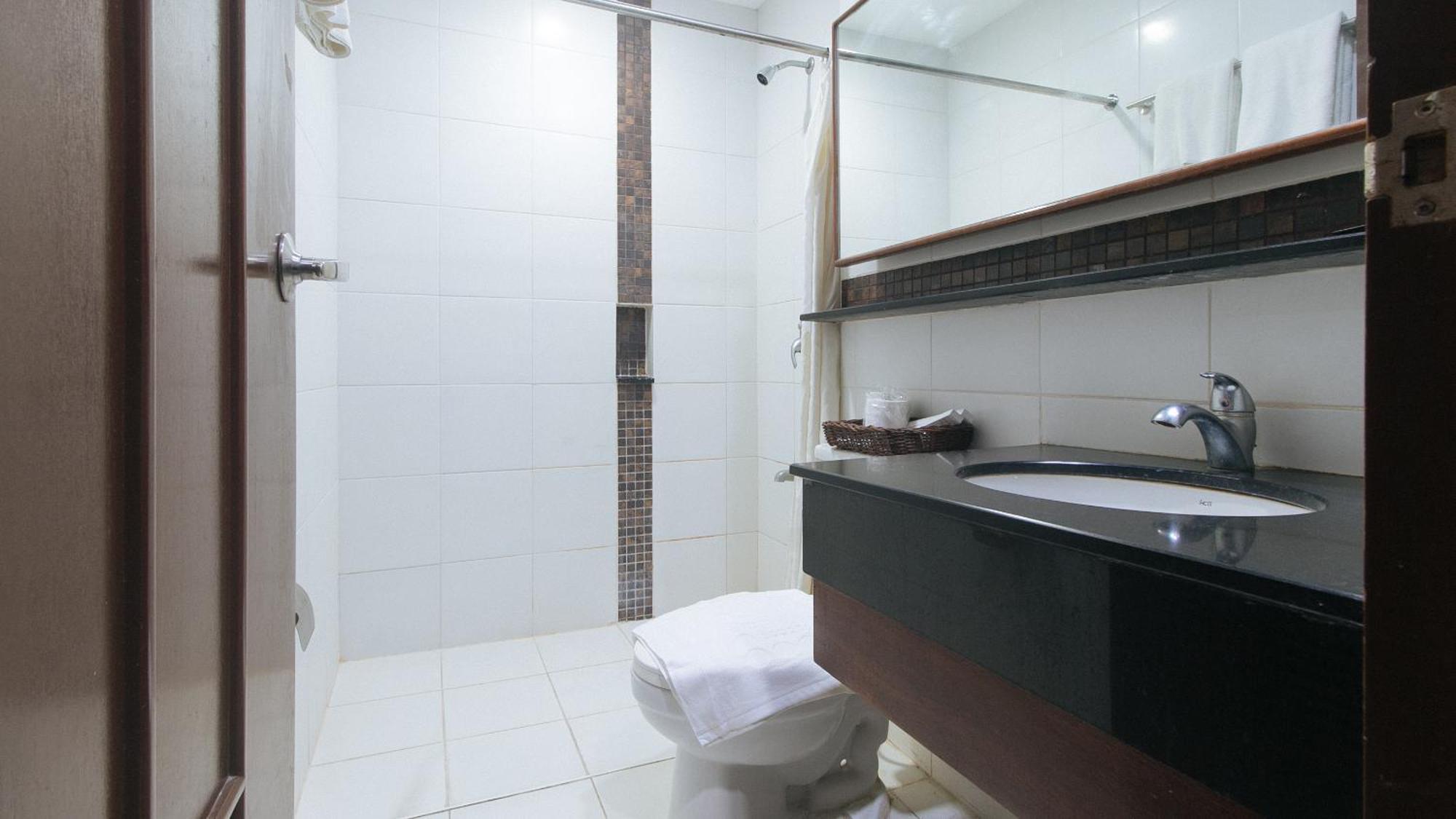 Bliss Hotel San Fernando Pampanga City Экстерьер фото