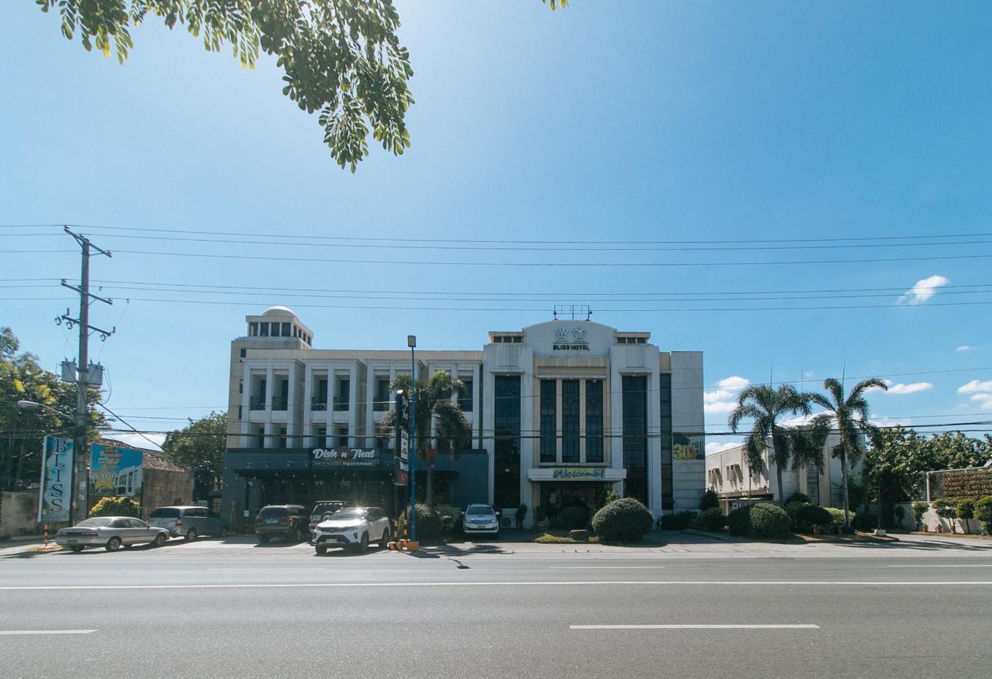 Bliss Hotel San Fernando Pampanga City Экстерьер фото