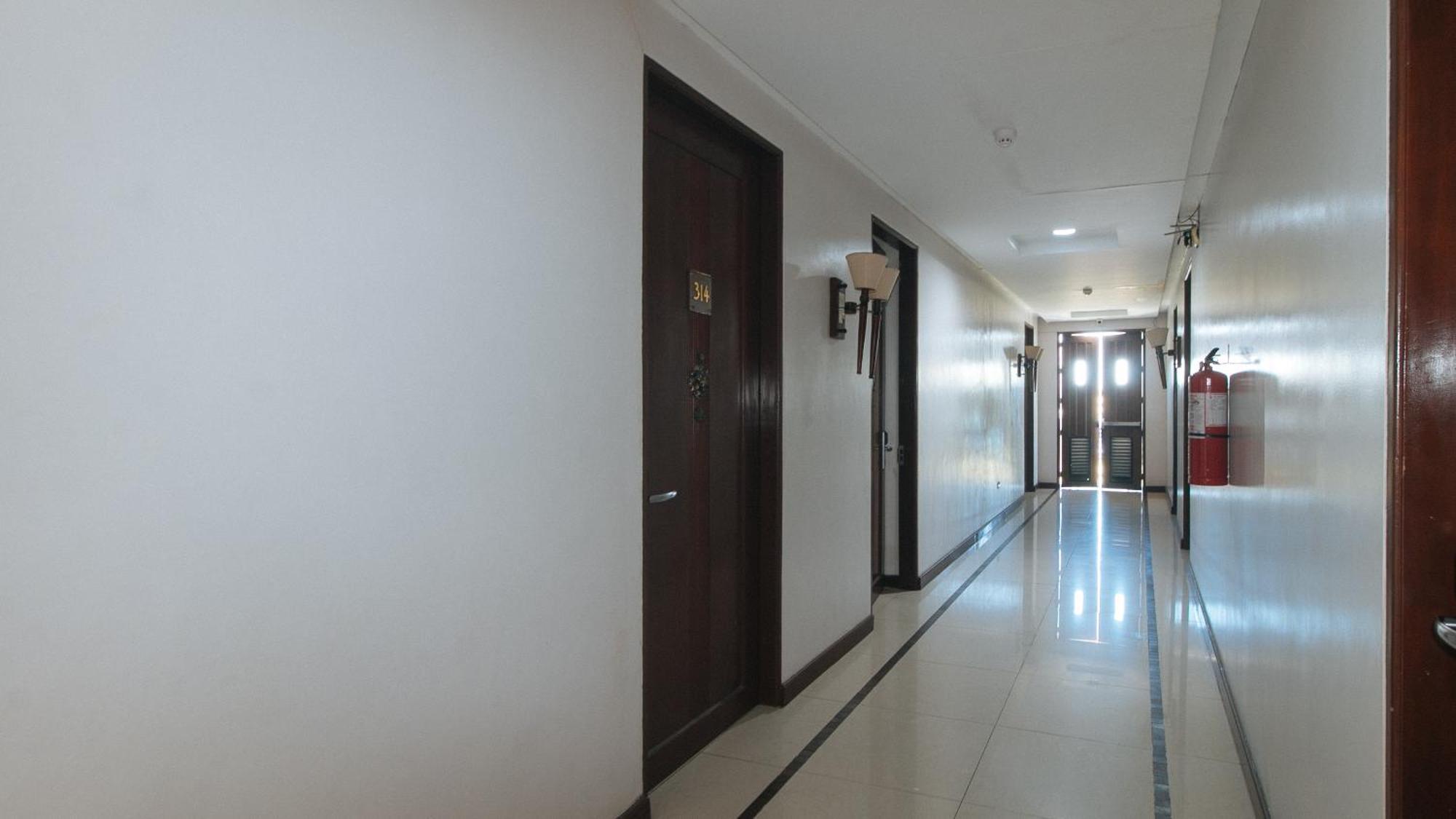 Bliss Hotel San Fernando Pampanga City Экстерьер фото